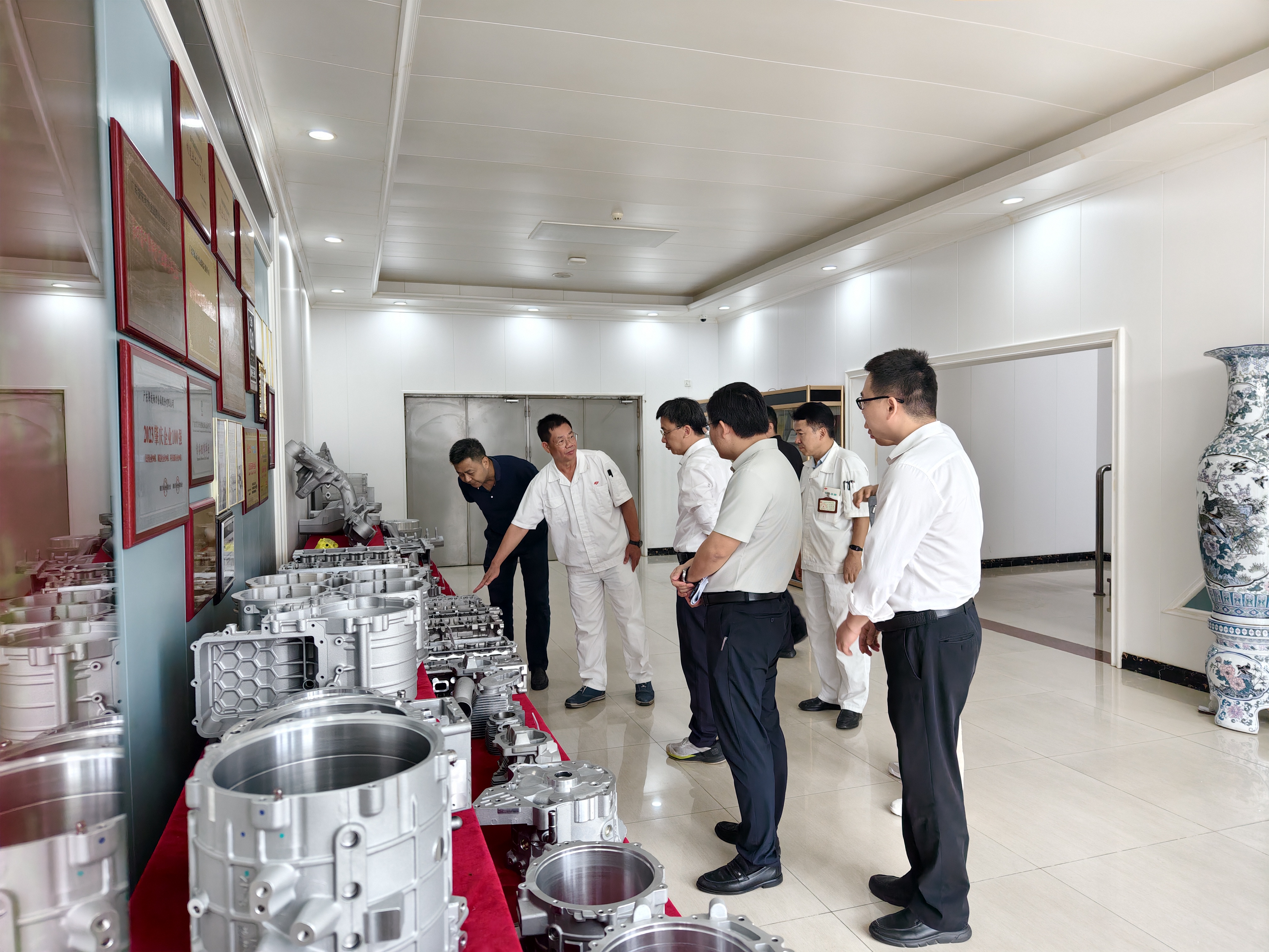 市科技局領(lǐng)導(dǎo)一行蒞臨肇慶動力開展掛點服務(wù)重點企業(yè)調(diào)研